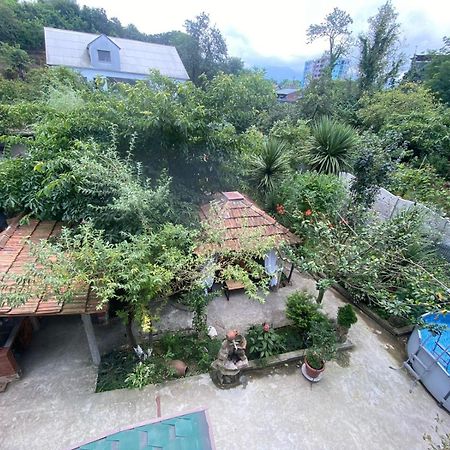 Holiday House Chkonia Hotel Batumi Ngoại thất bức ảnh