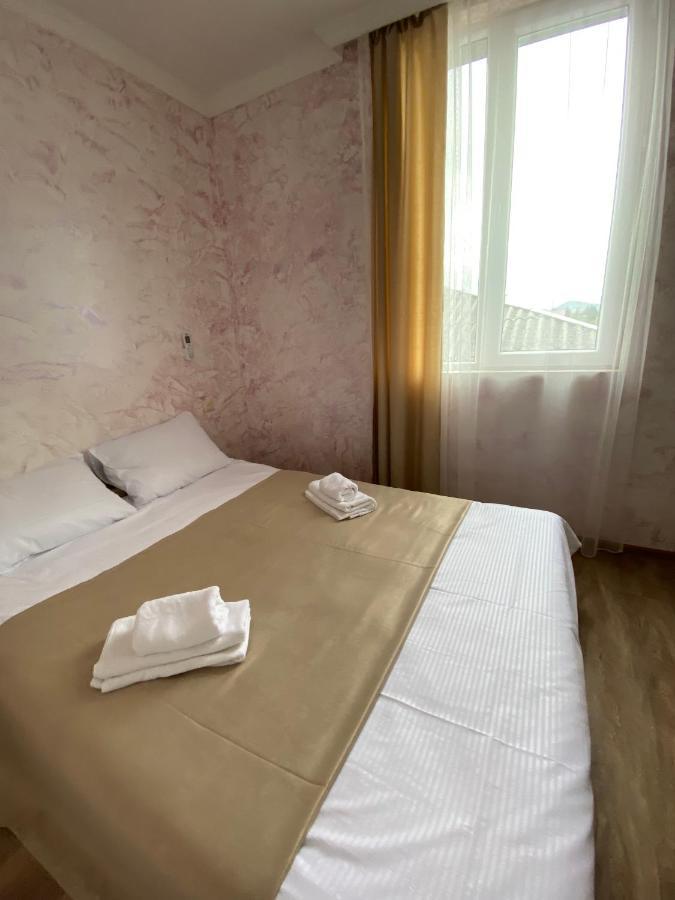 Holiday House Chkonia Hotel Batumi Ngoại thất bức ảnh