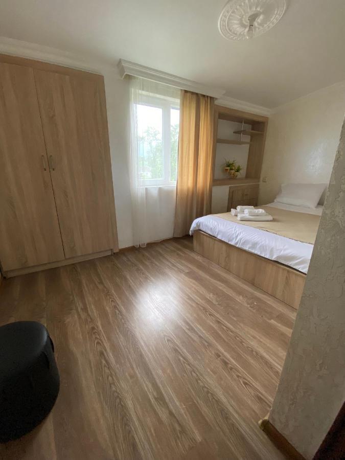 Holiday House Chkonia Hotel Batumi Ngoại thất bức ảnh