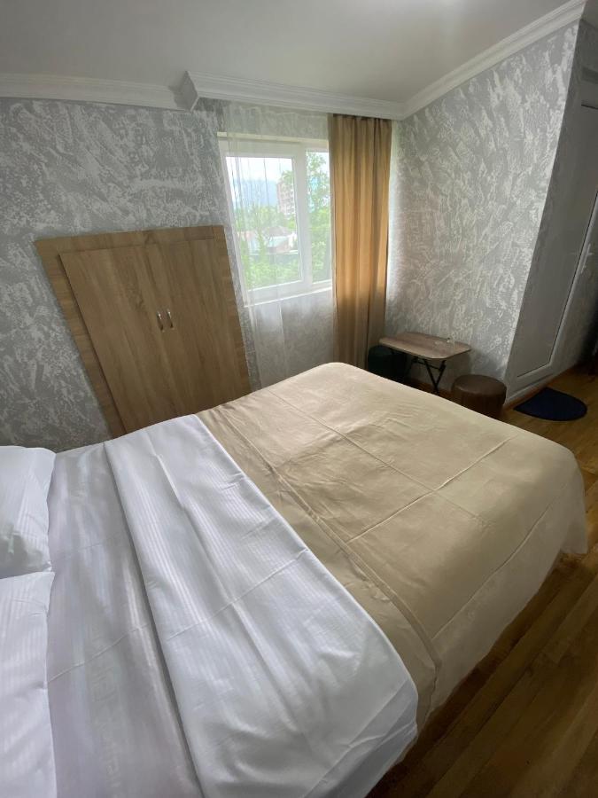 Holiday House Chkonia Hotel Batumi Ngoại thất bức ảnh