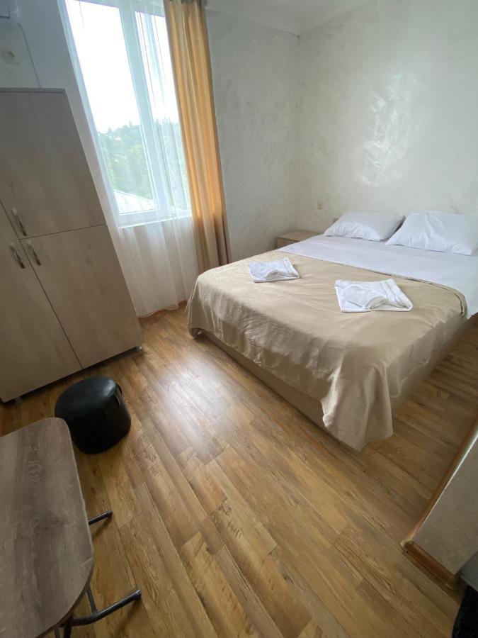 Holiday House Chkonia Hotel Batumi Ngoại thất bức ảnh