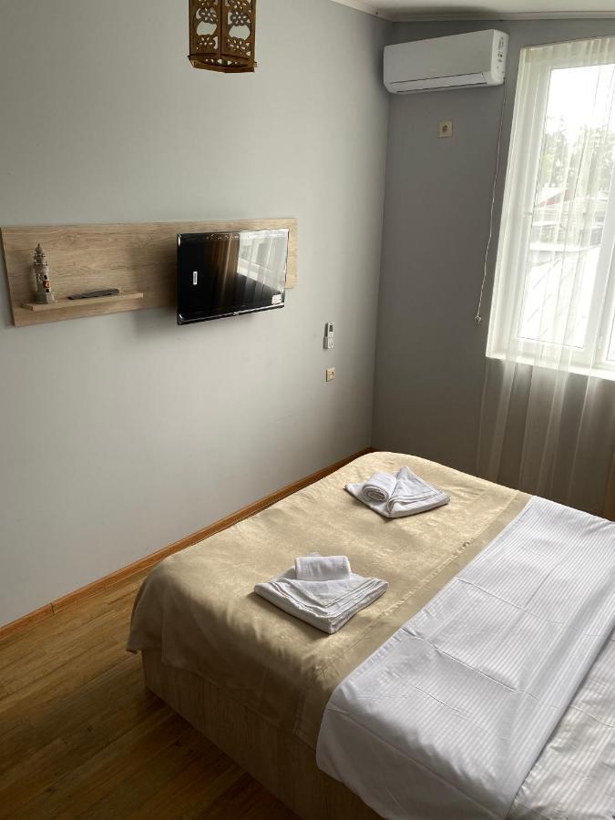 Holiday House Chkonia Hotel Batumi Ngoại thất bức ảnh