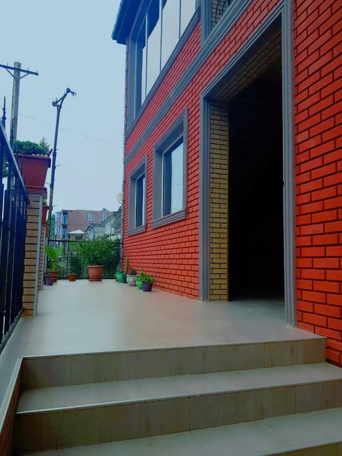 Holiday House Chkonia Hotel Batumi Ngoại thất bức ảnh